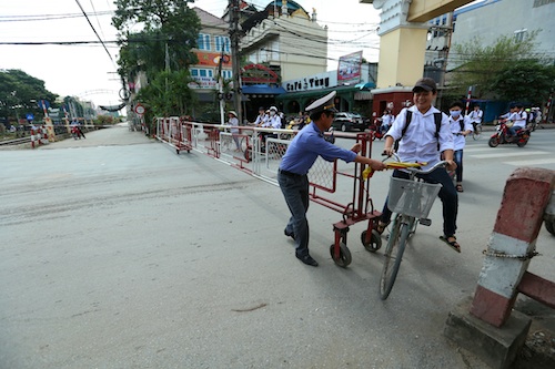 Tai nạn “rình rập” trên đường sắt qua Thường Tín ảnh 4